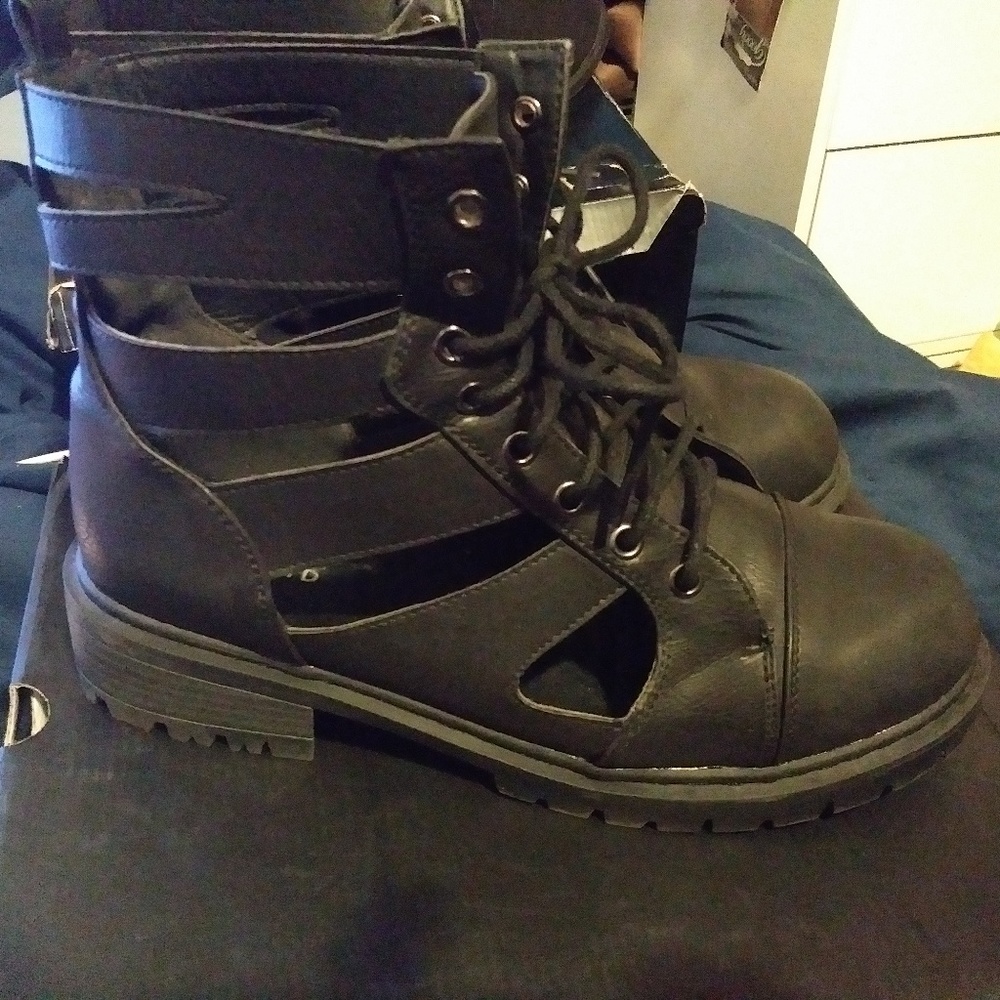 Torrid 11W Cut-Out Lace-Up Combat Boots